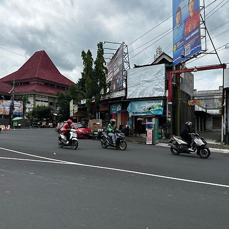Oemah Jawa Guesthouse Jember Exterior photo