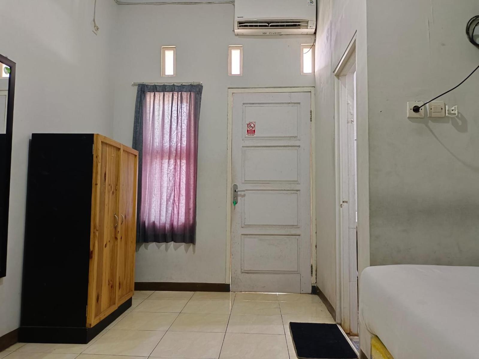 Oemah Jawa Guesthouse Jember Exterior photo