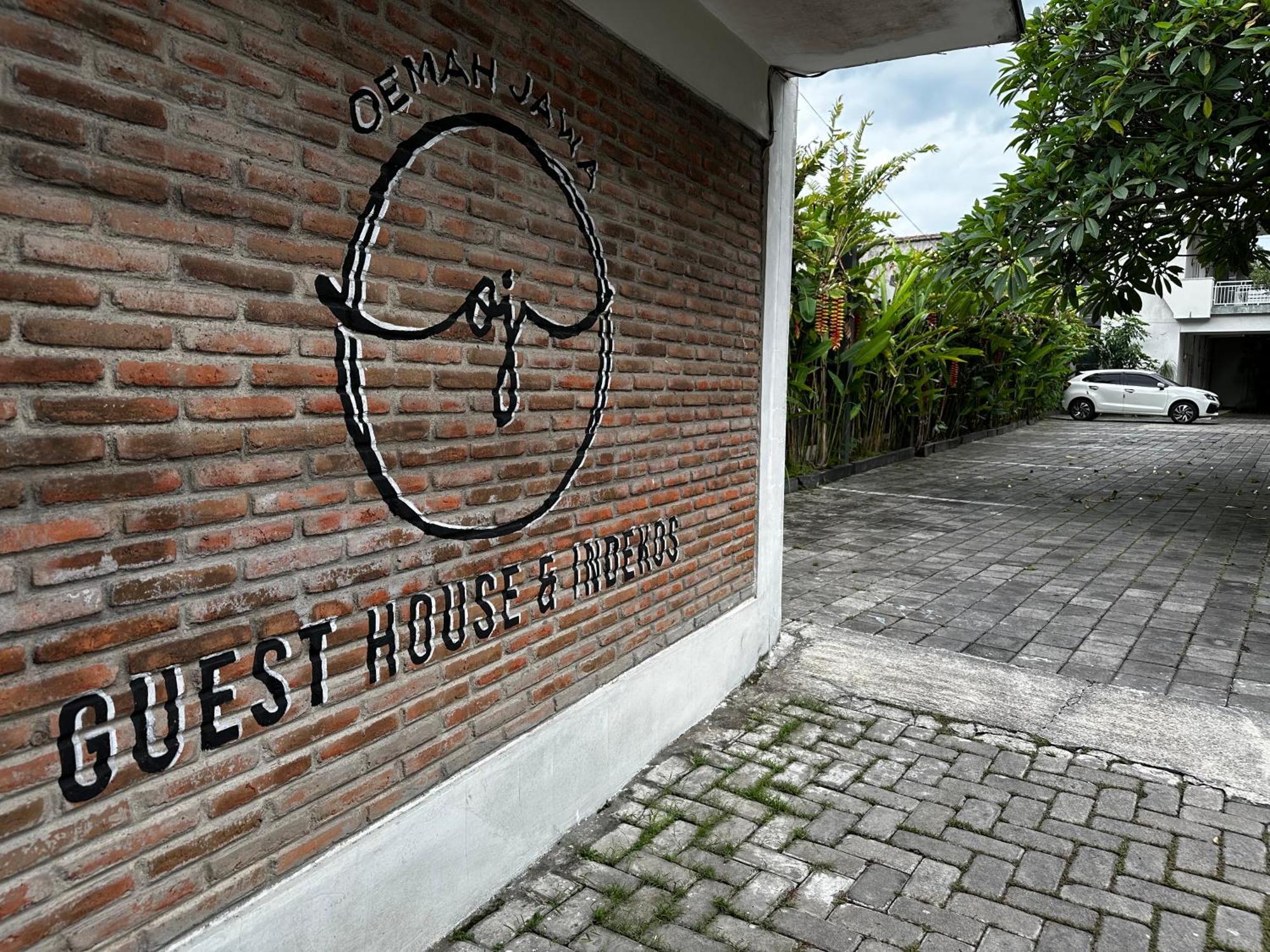 Oemah Jawa Guesthouse Jember Exterior photo