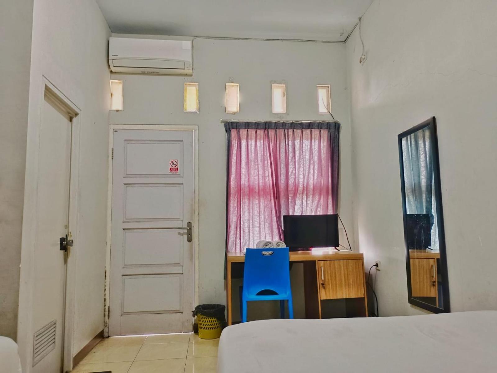 Oemah Jawa Guesthouse Jember Exterior photo